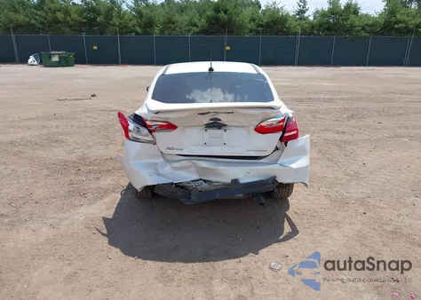 2018 Ford Focus Titanium z USA, uszkodzony, nr VIN 1FADP3J25JL267865